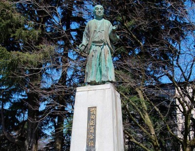 富山藩2代藩主 前田正甫（まさとし）公の銅像